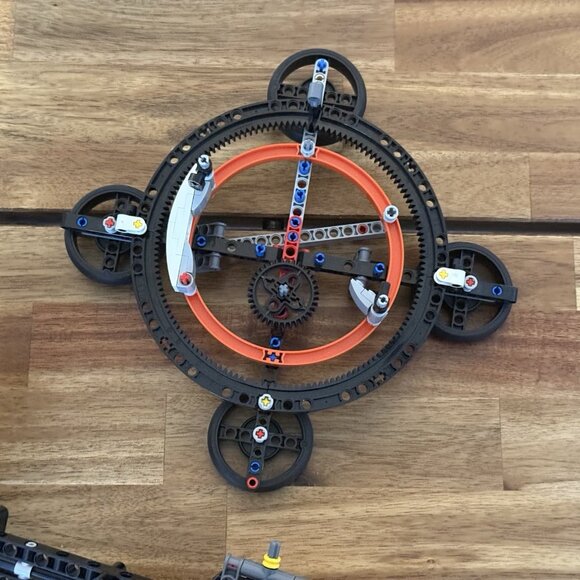 INCOMPLETE LEGO TECHNIC: Planet Earth and Moon in Orbit (42179) READ!! - Picture 5 of 16